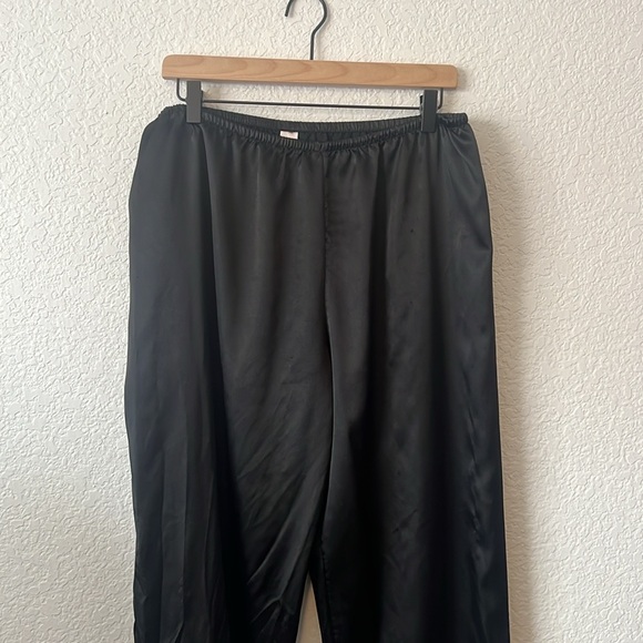 Victoria’s Secret pajama set (2items) - Picture 14 of 15